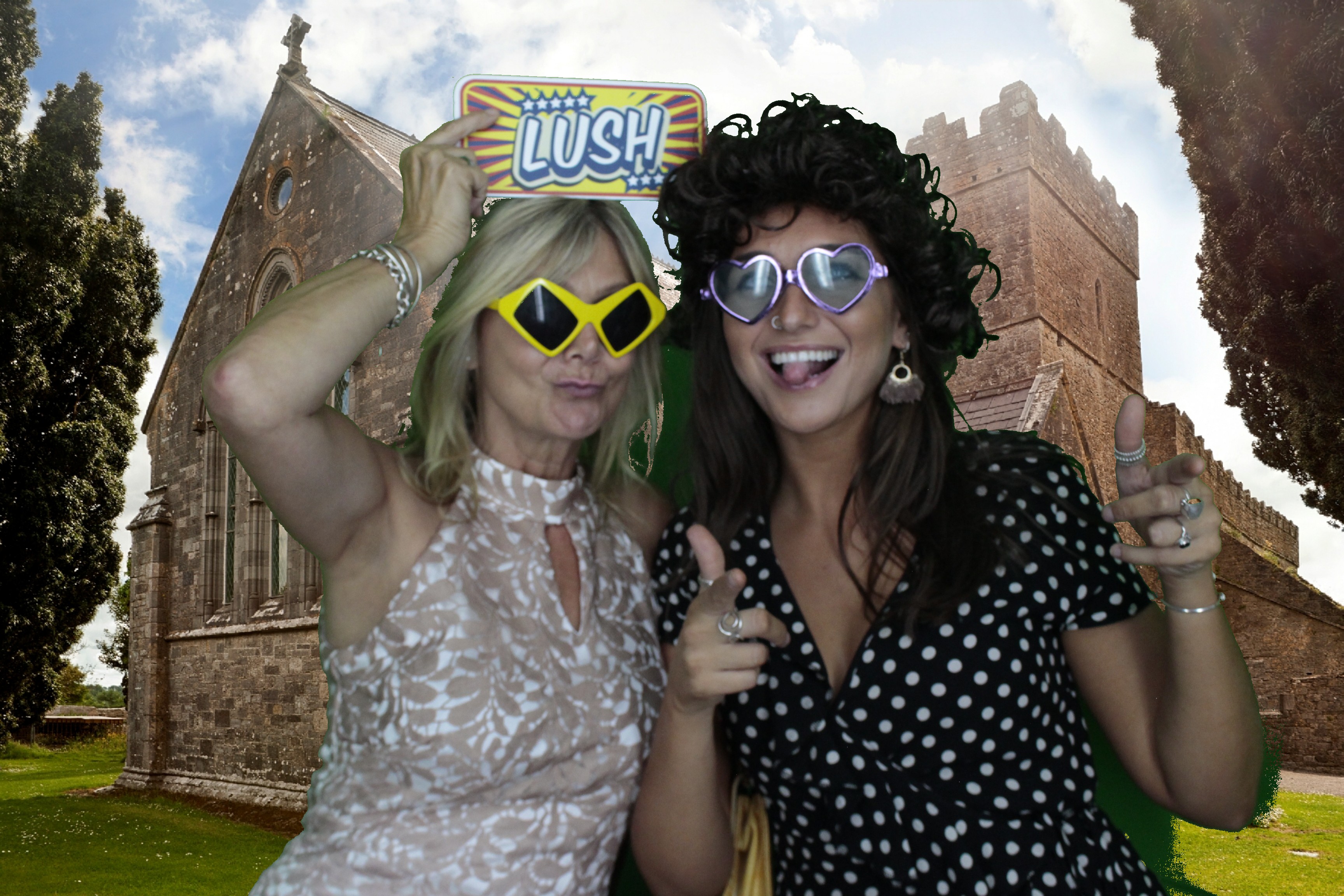 Mr & Mrs Bowles | View more photos from the event at gallery.myphotoboothexperience.co.uk/u/MyPhotoBoothExperienceLtd/Mr-Mrs-Bowles